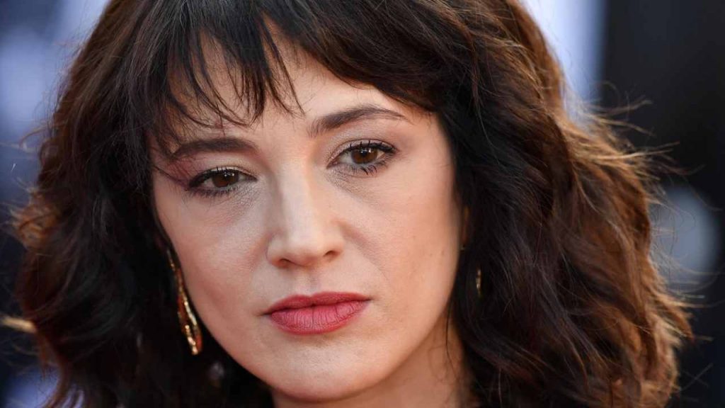 Asia Argento, lagghiacciante lutto che spezza il cuore "Il mondo ha ... pic